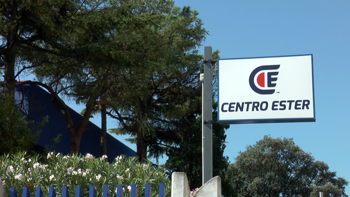 Insegna del Centro Ester a Napoli
